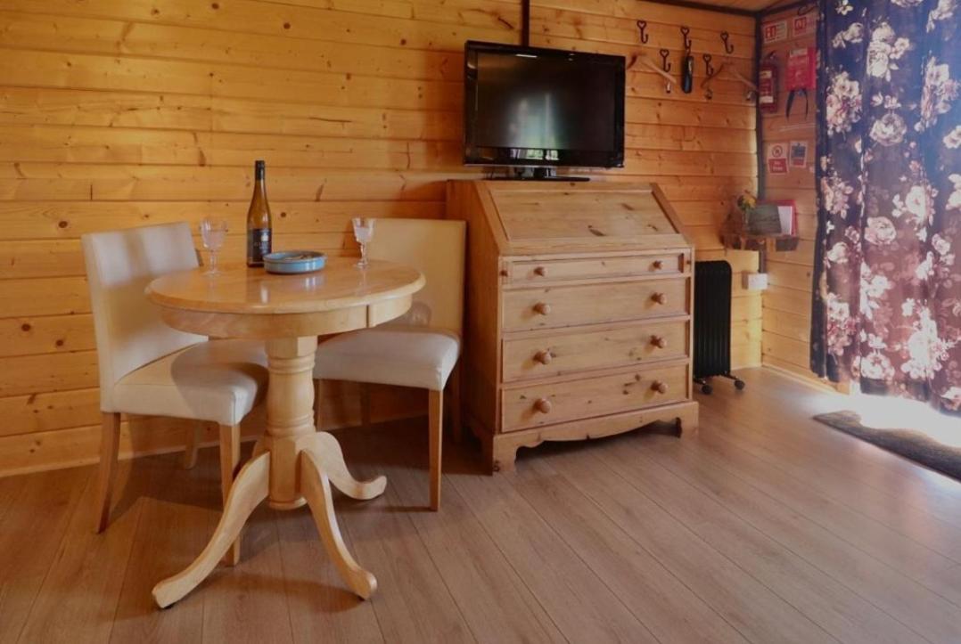 Country Bumpkin - Romantic Couples Stay In Oakhill Cabin Zewnętrze zdjęcie